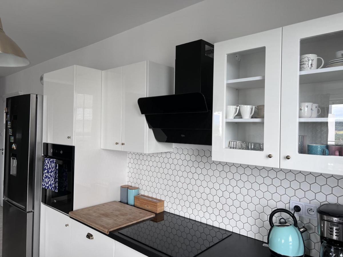 Apartament Z Tarasem Na Osiedlu Rakownica Jelenia Gora Luaran gambar
